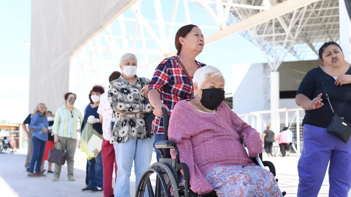 CESAR 4  Inició la entrega de cheques a los adultos mayores